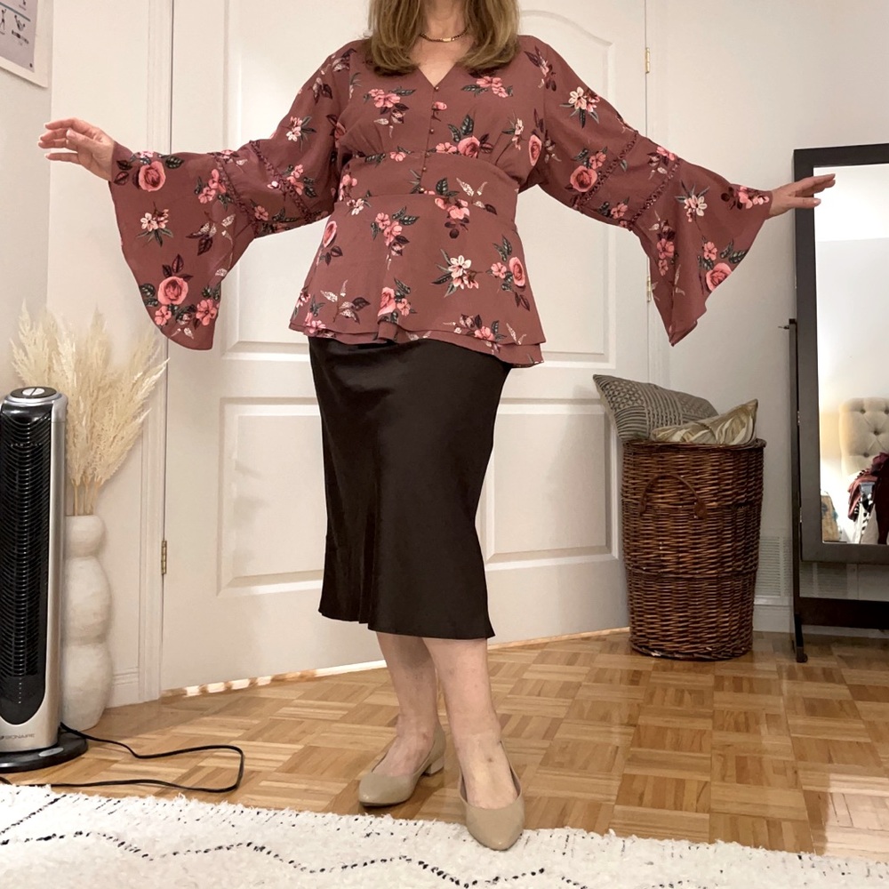 Beautiful slimming City Chic blouse XXL/24 like new condition - Picture 3 of 16
